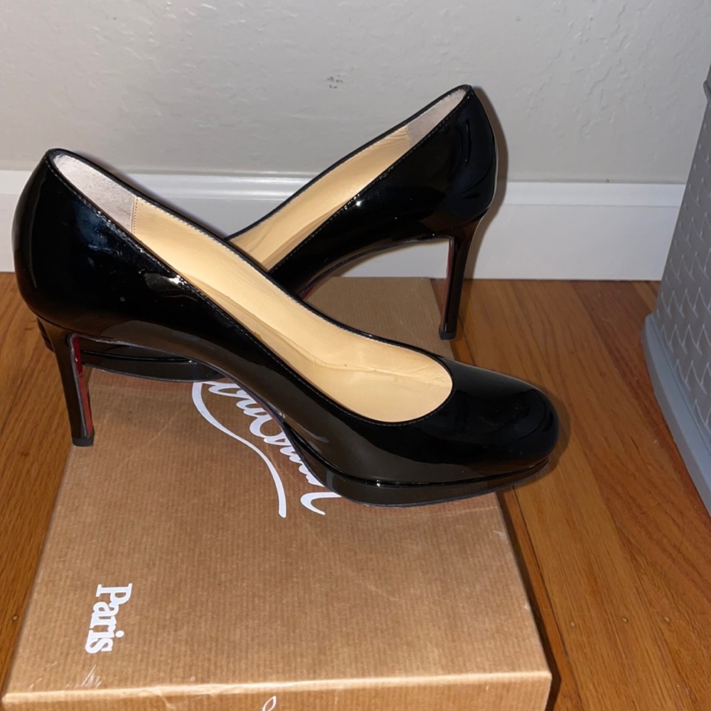 Christian Louboutin simple pump